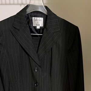 Le Suit Black Blazer with Notched Lapel and Structured Tailoring